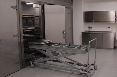 UFSK International: Hydraulic Cadaver Lift - image 5