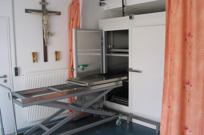 UFSK International: Hydraulic Cadaver Lift - image 8